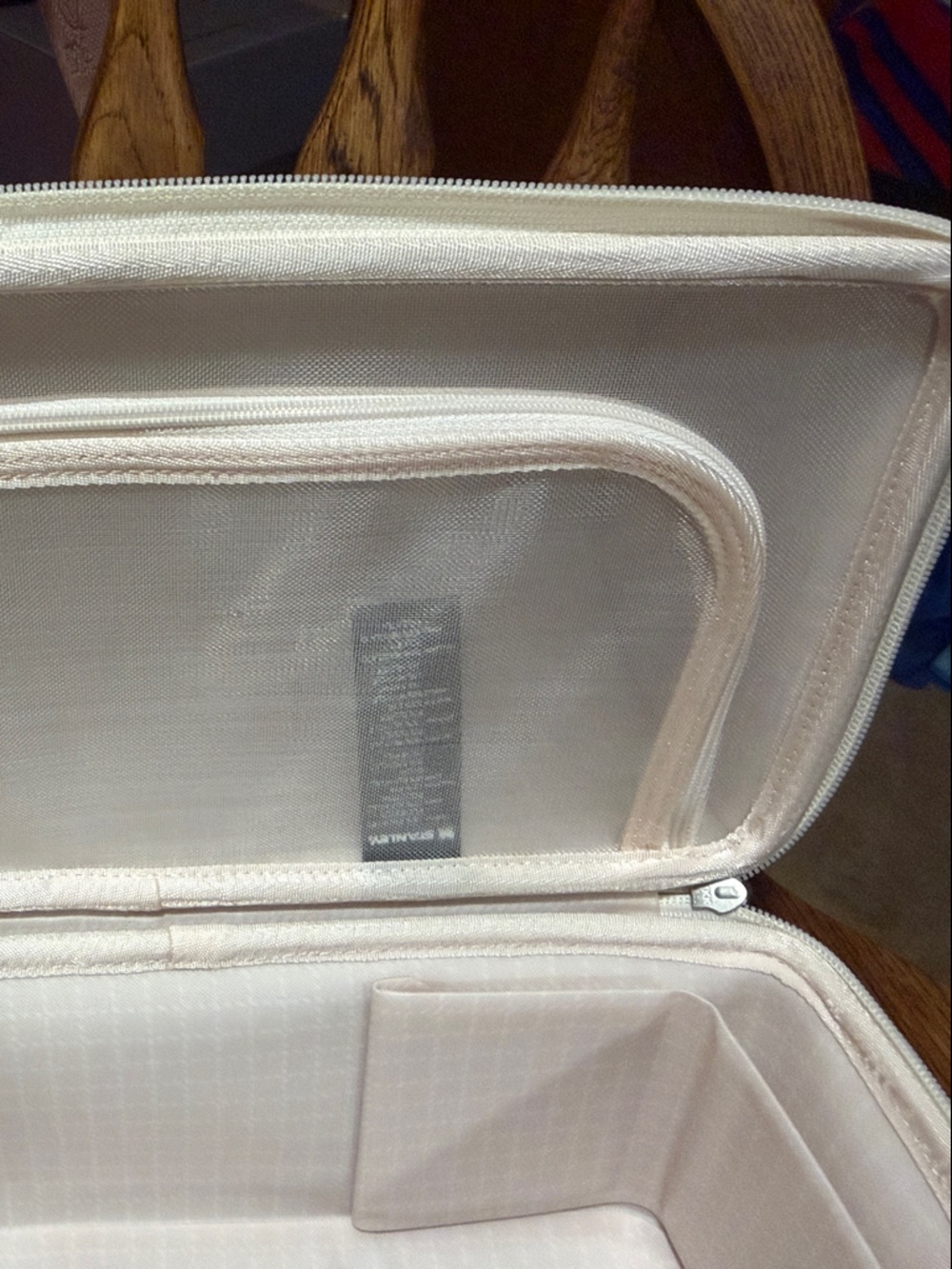 Stanley Pink and White Lunch Case with Top Handle - Picture 6 of 8